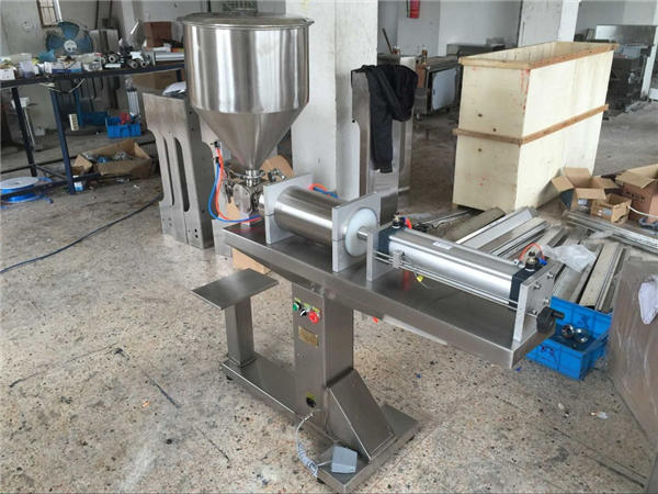 Ημιαυτόματο μηχάνημα πλήρωσης μελιού με ένα κεφάλι